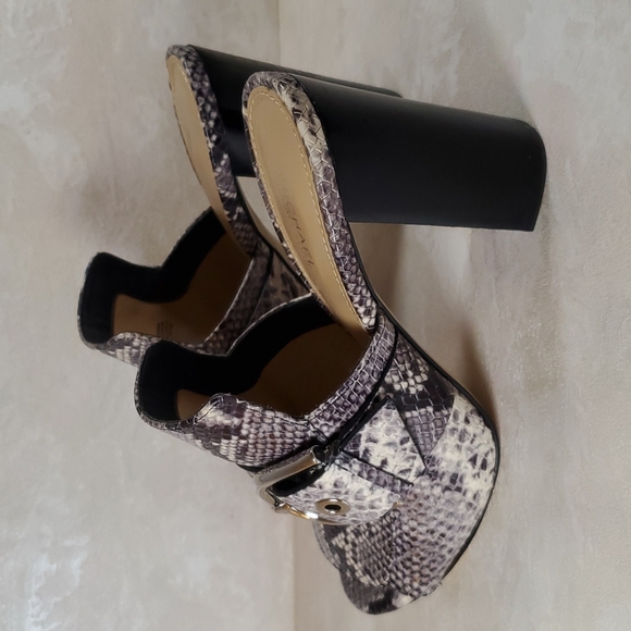 Michael Kors Gray & Cream Leather Reptile Block Heel Mules with Peep Toe Size 6 - Picture 9 of 14